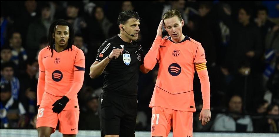 开云体育app安装-世体：曼萨诺可能因为在皇社vs巴萨时的执法表现被停哨一轮